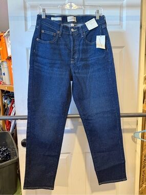 Universal Thread Women's Dark Indigo Straight Jeans